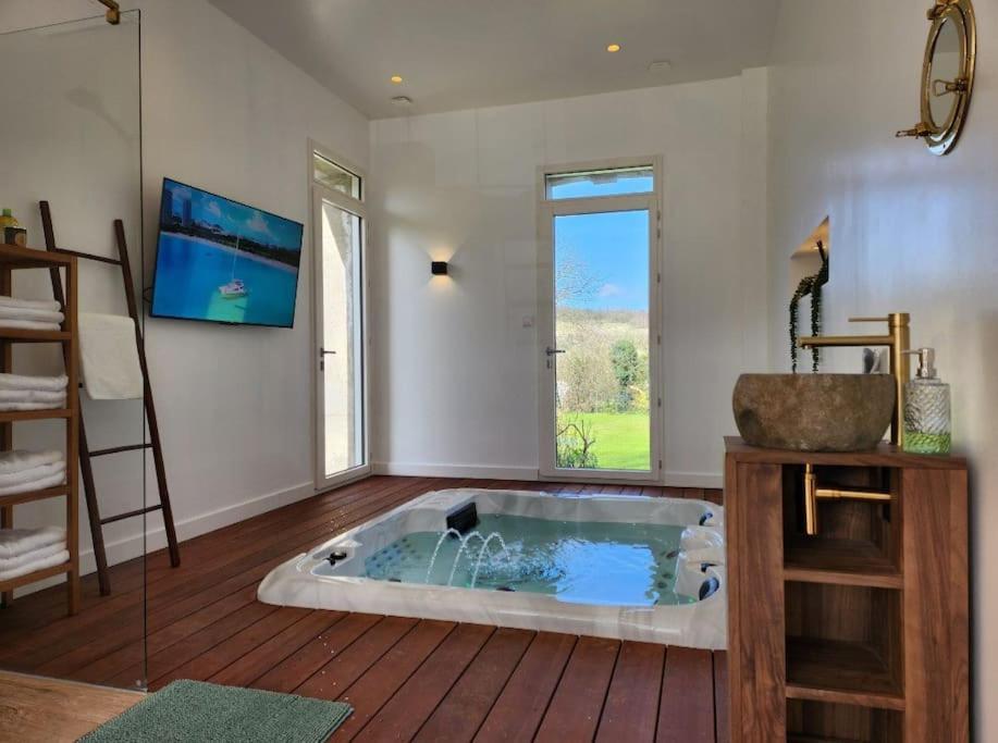Manoir Aux Roses, Gite 15 Personnes Avec Spa Bonningues-lès-Ardres Exterior photo