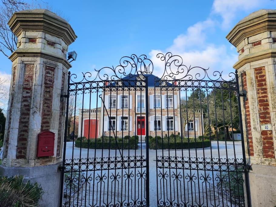 Manoir Aux Roses, Gite 15 Personnes Avec Spa Bonningues-lès-Ardres Exterior photo